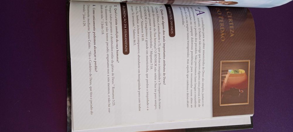 Bíblia Sagrada 1 edição, 2012, Ilustrada. Nova em Folha.