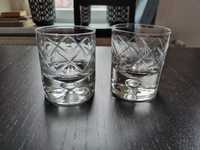 Dwie stare zdobione szklanki na Whisky, drinka