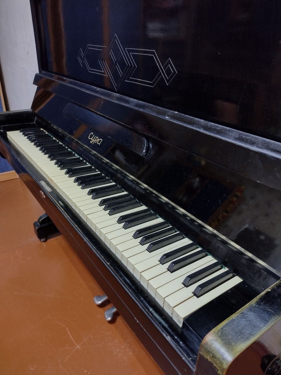 Піаніно "Сура". Модель С-5.