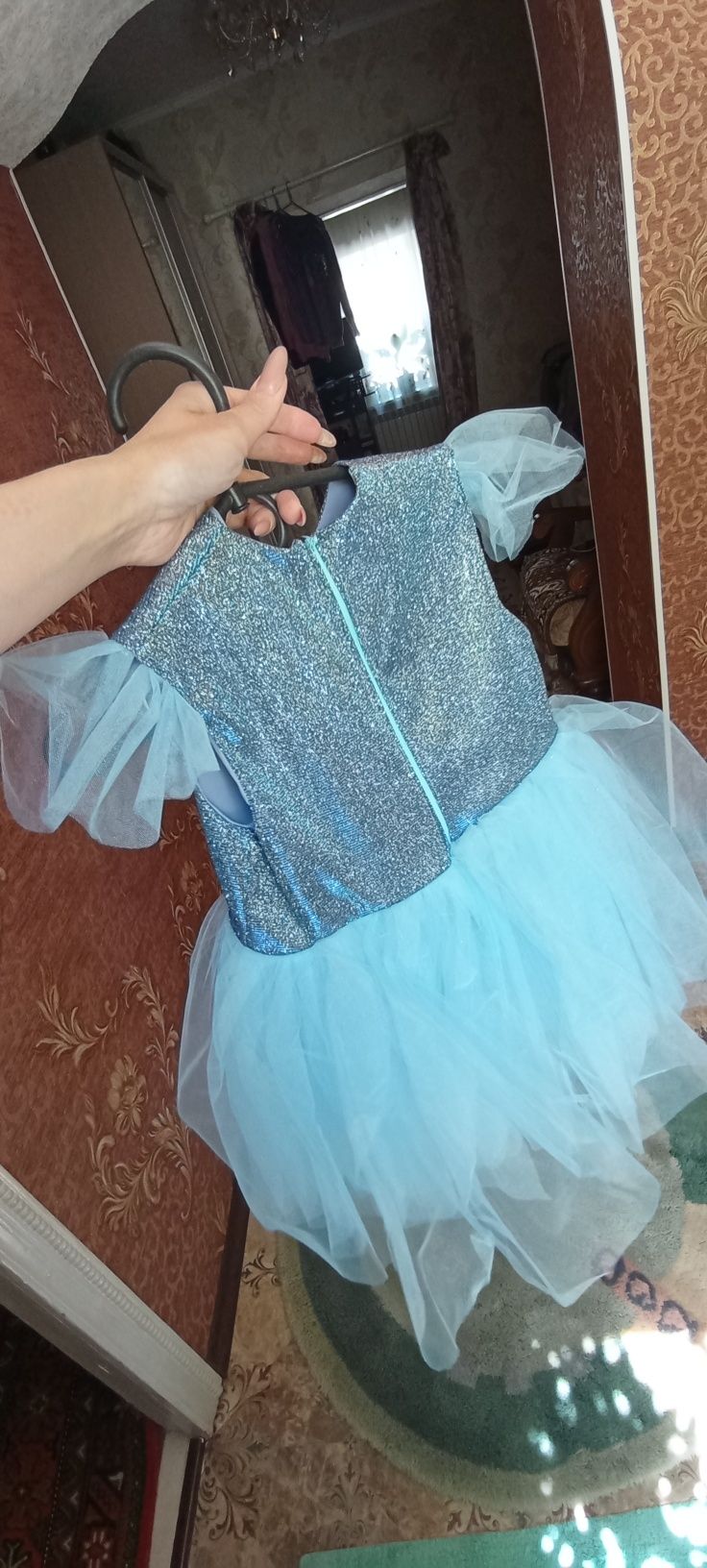 Нарядное платье,на девочку 2-3 года.Новое.