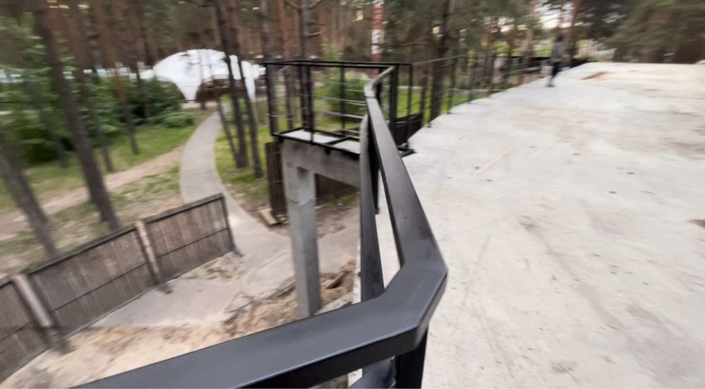 Сварщик Киев ангары навесы ворота калитки заборы козырьки вольеры