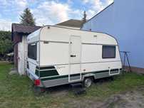 Przyczepa kempingowa Chateau Caratt 390 z 1999 roku.