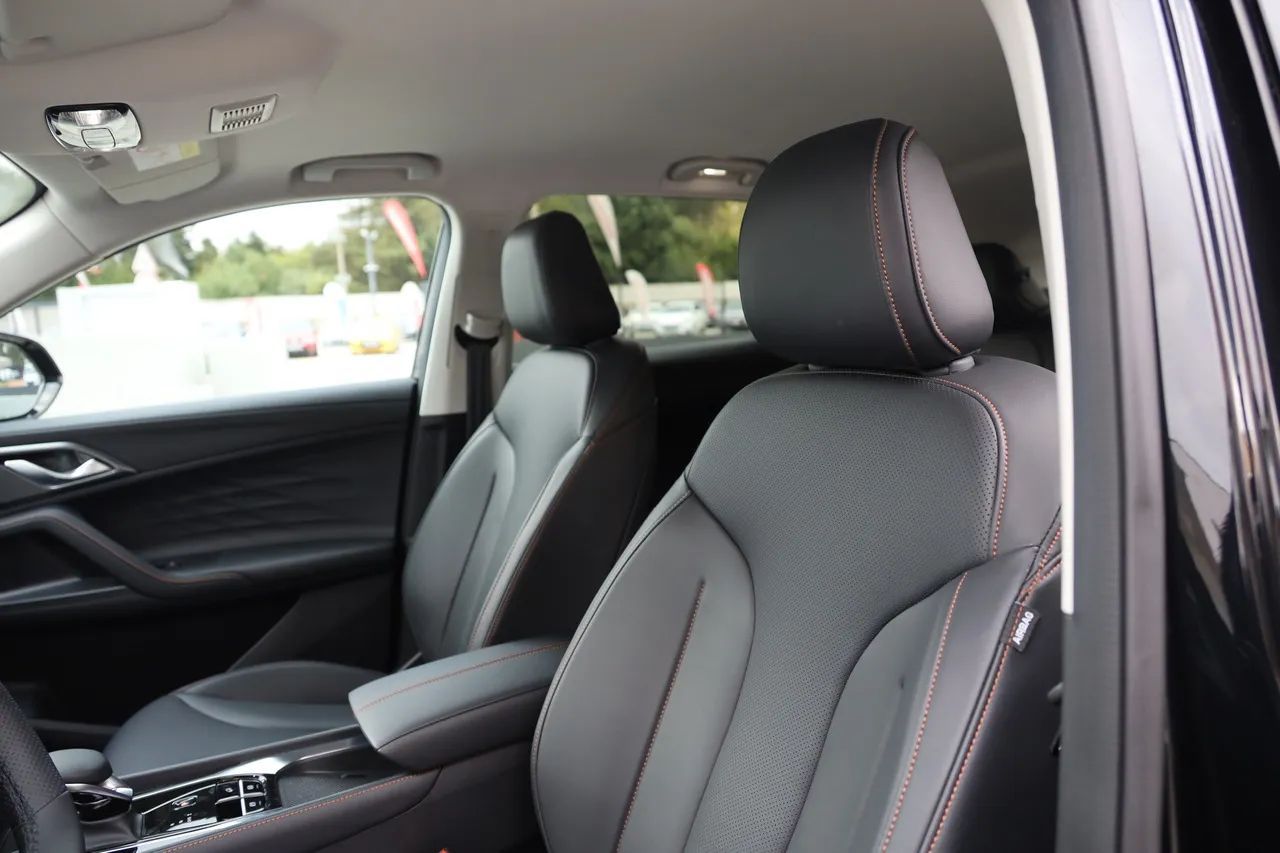MG HS 1.5 T Luxury AT