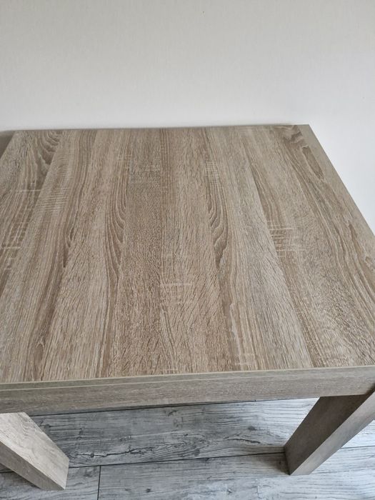 Stół rozkladany do salonu