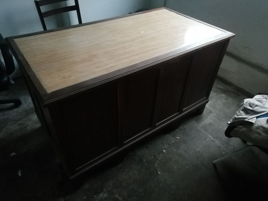 Mesa de escritório em madeira vintage