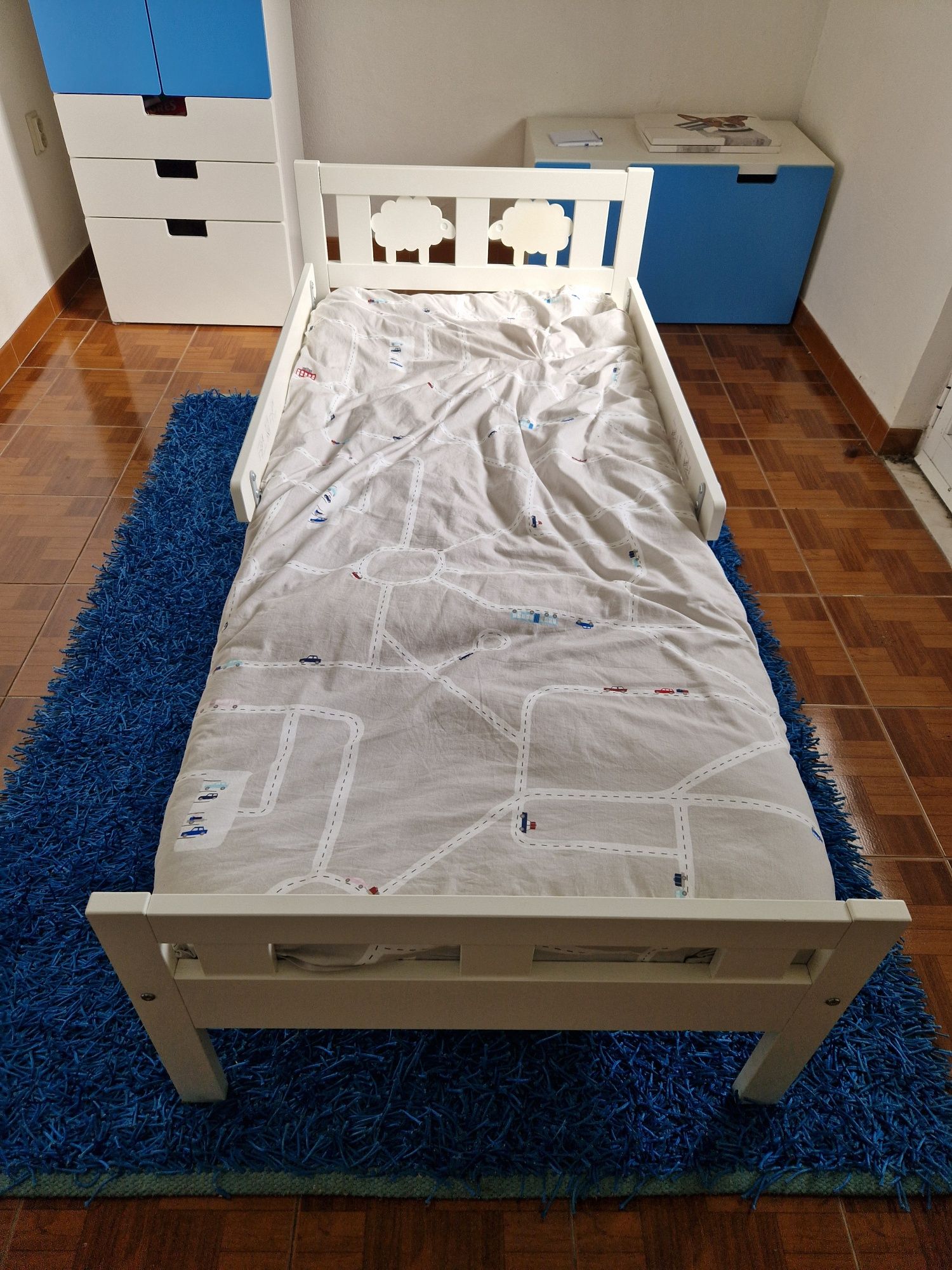 Cama criança  com estrado e colchão