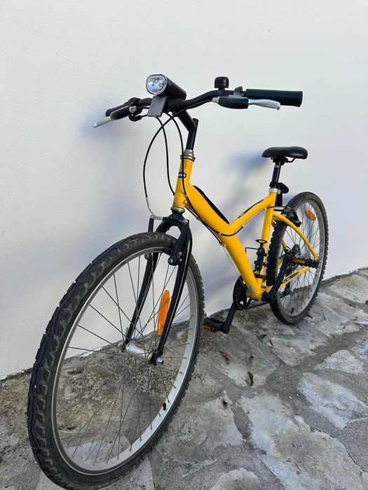 Bicicleta B’Twin Amarela – Urbana/Passeio – Em bom estado