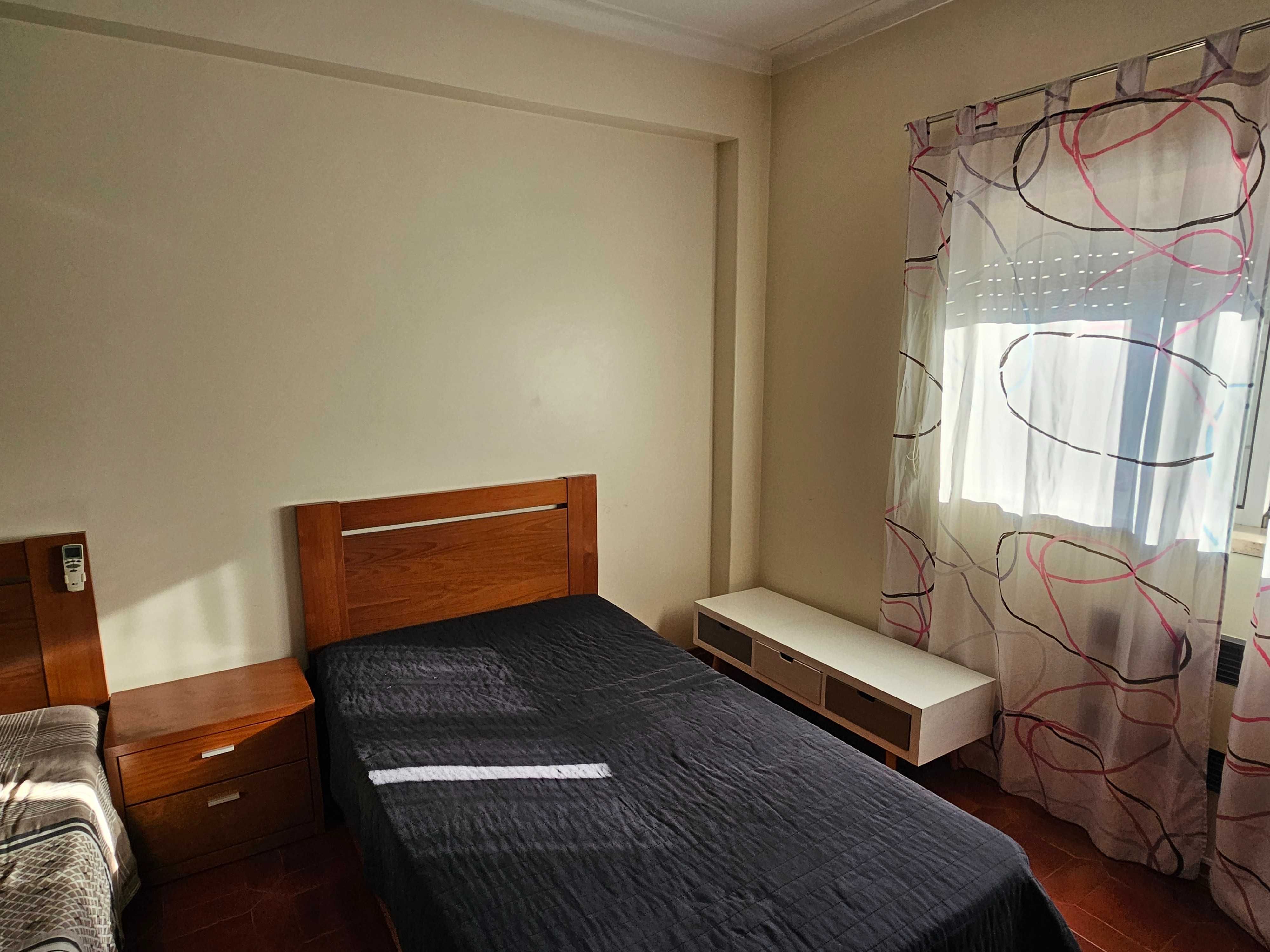 Quarto Duplo p/ 1 ou 2 pessoas (tudo incl.c/ AC) - Vale Flores (21 m2)