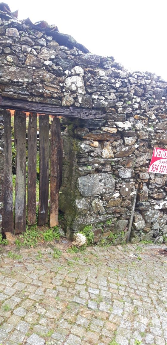 Casa ruina para reconstruir