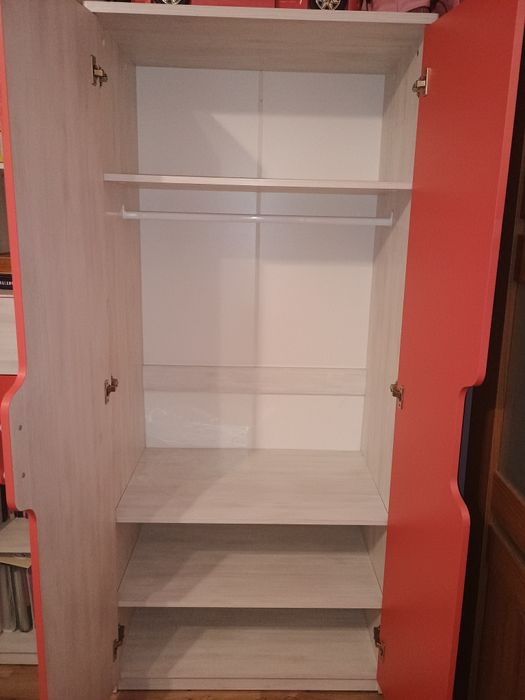 Szafa do pokoju młodzieżowego lub dziecięcego