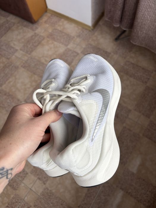 Жіночі кросівки Nike Revolution 7