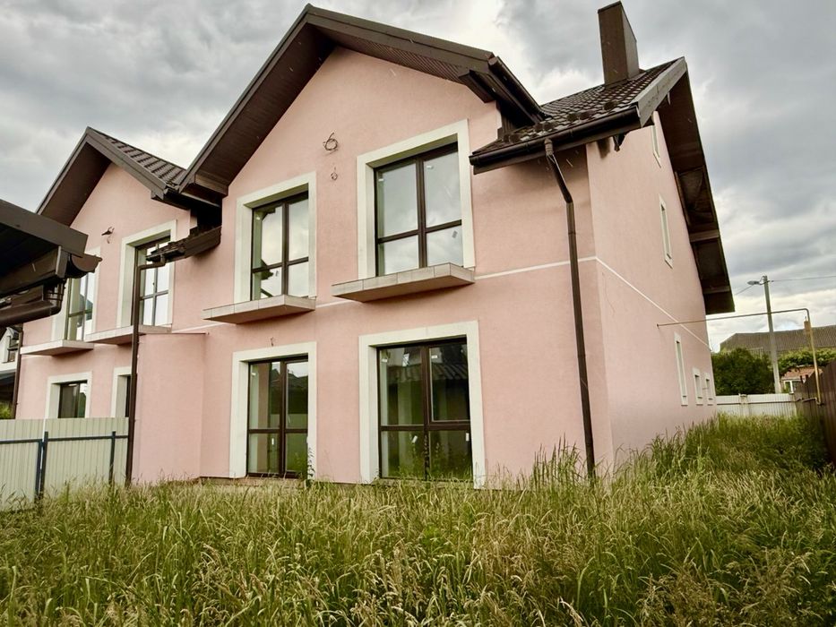 Продаж котеджу з початковим ремонтом в Зимній Воді