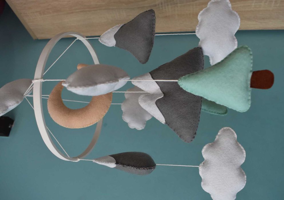 Karuzela Handmade z filcu Góry