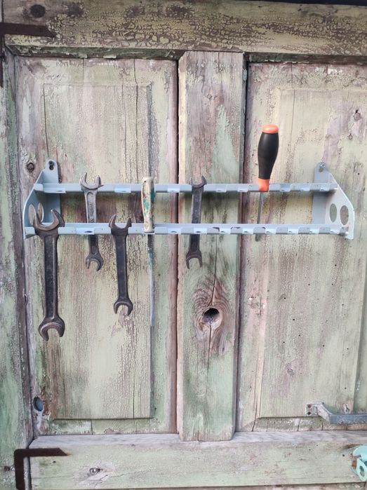 Полочка для отвёрток и гаечных ключей. СССР.