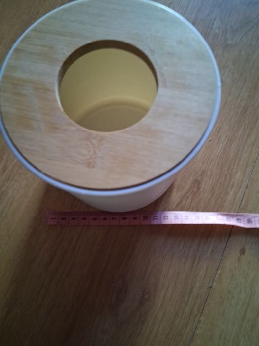 Pojemnik na odpady śmieci mini kosz ,pojemnik na papier toaletowy.