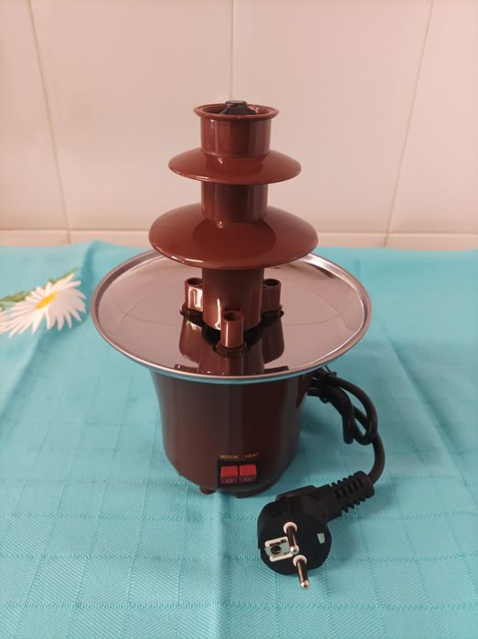 Fonte de chocolate eletrica, e nova.