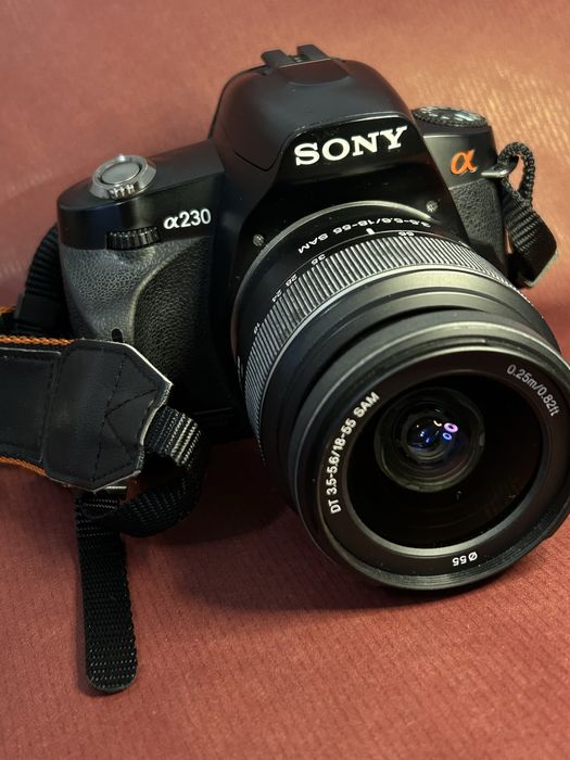 Sony Alpha DSLR-A230 з об’єктивом 18-55мм