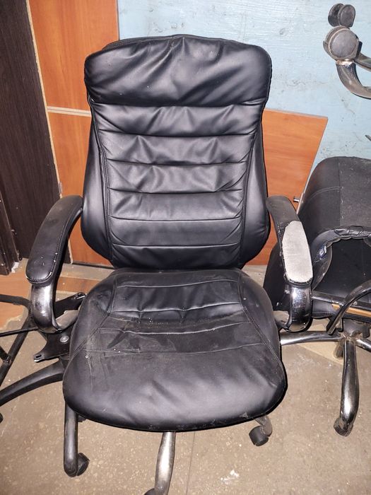 Продам крісло офісне
