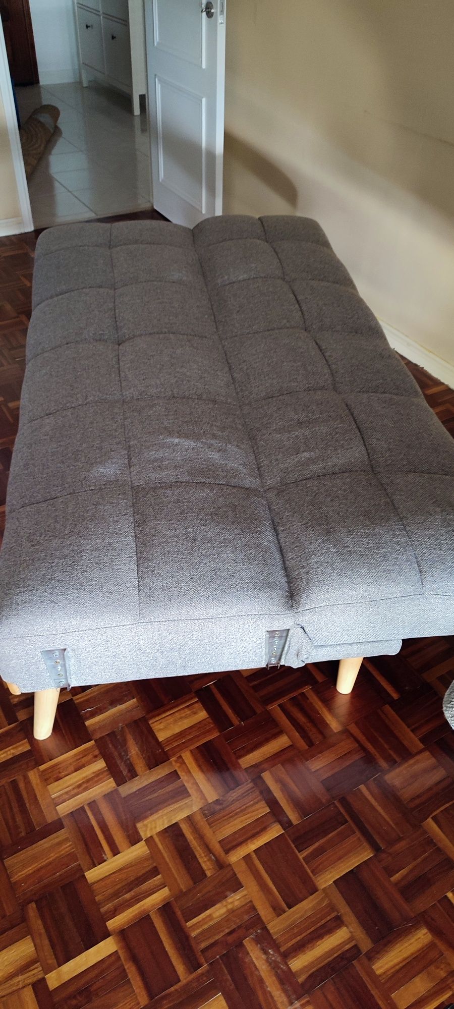 Sofá cama (praticamente novo)