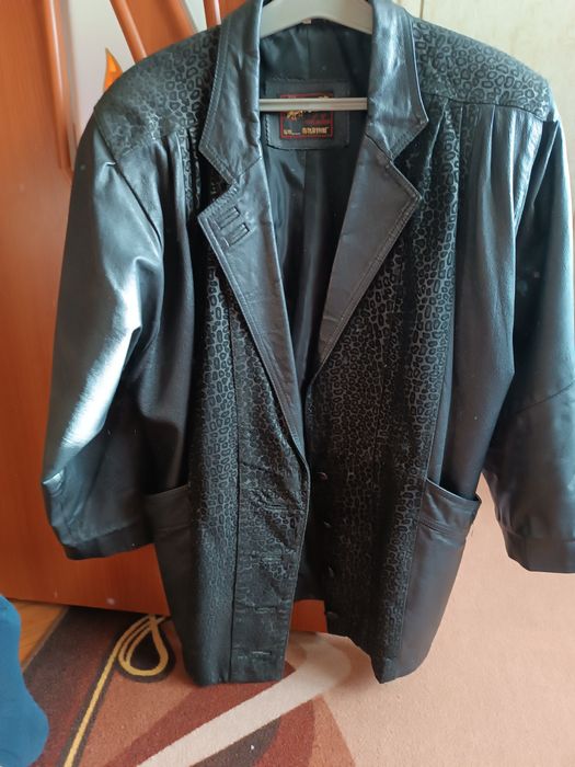 Кожаный пиджак с визерунчатыми  вставкамивставками