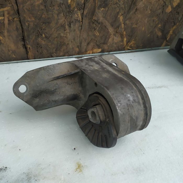 Подушка двигуна 2.0D Ленд Ровер Land Rover Freelander 1