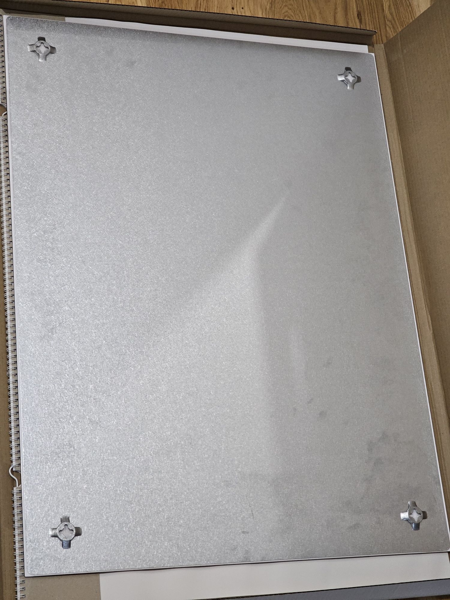 Szklana tablica magnetyczna biała 80x60cm GRATISY