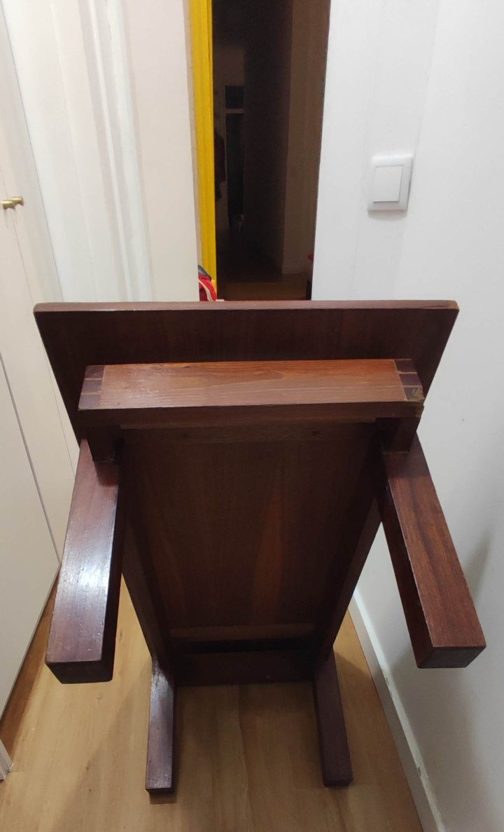 Mesa baixa para restaurar