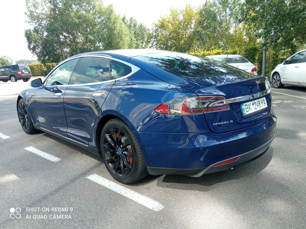 Tesla model S 70D повний привід