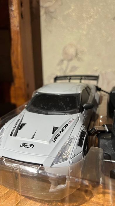 Дріфт машинка на радіокеровані в новому стані навіть ще в плівці