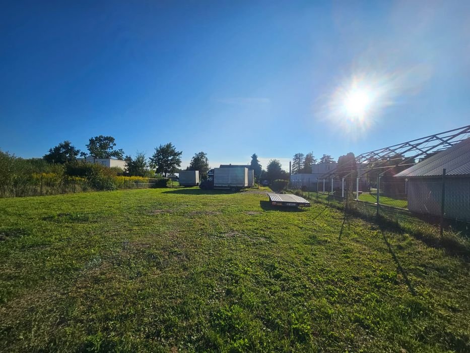 Parking, miejsce postojowe, przechowywanie przyczepy, łodzi, auta,