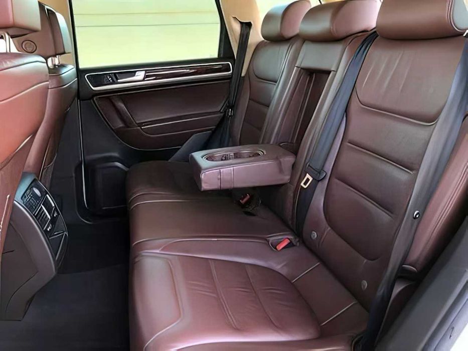 Volkswagen Touareg      2014