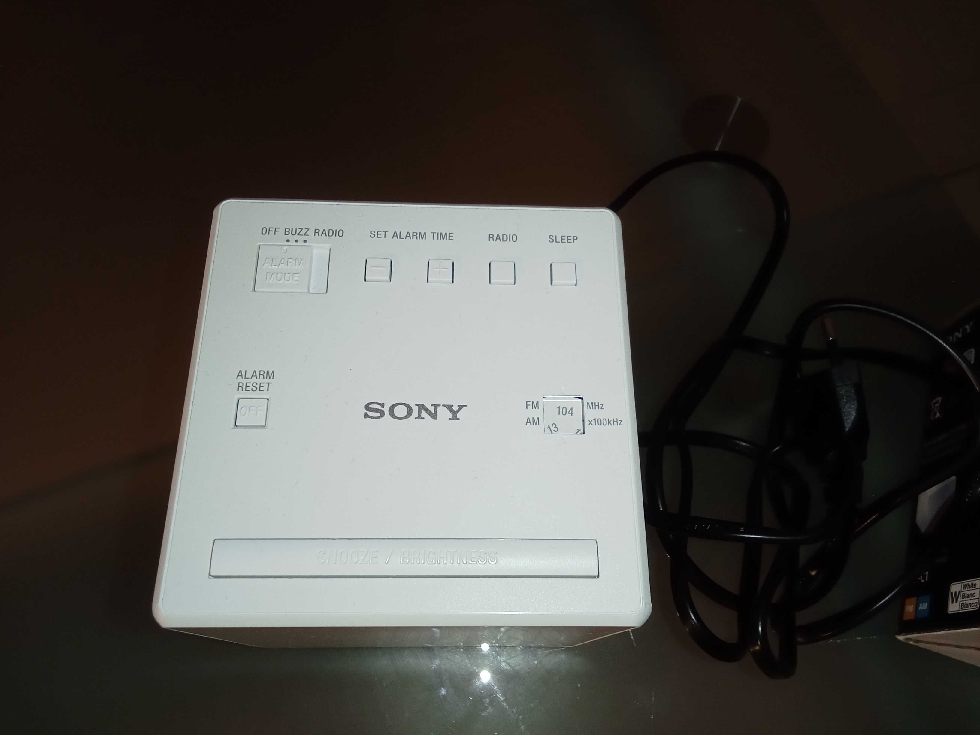 Rádio Despertador SONY ICF-C1W (Branco - Digital - Alarme Duplo -