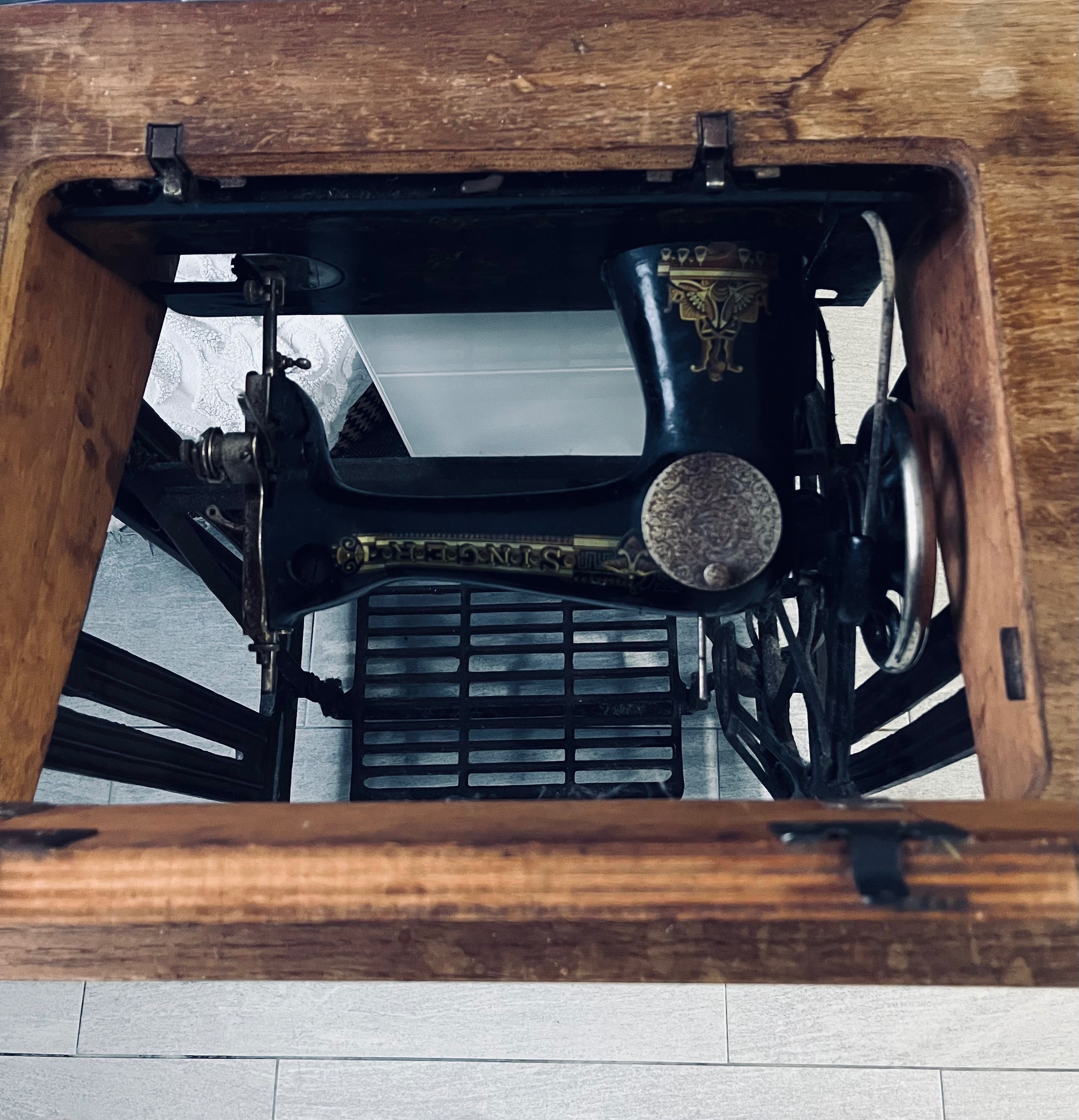 Máquina de Costura Singer