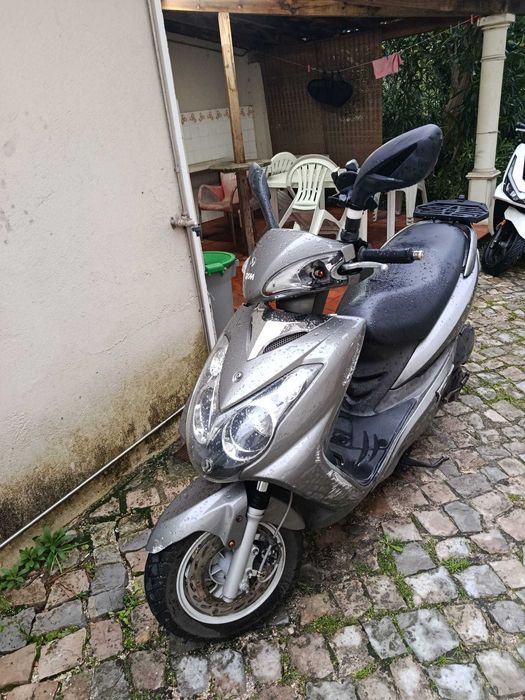 Scooter Sym VS 125 com baixa quilometragem