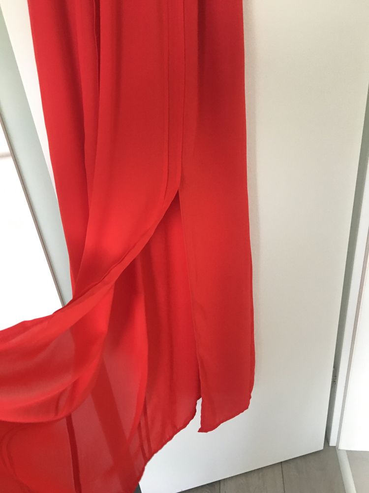 Sukienka Reserved rozmiar 36. Sukienka elegancka, sukienka czerwona.