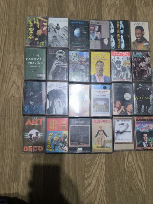 25 cassetes de musica