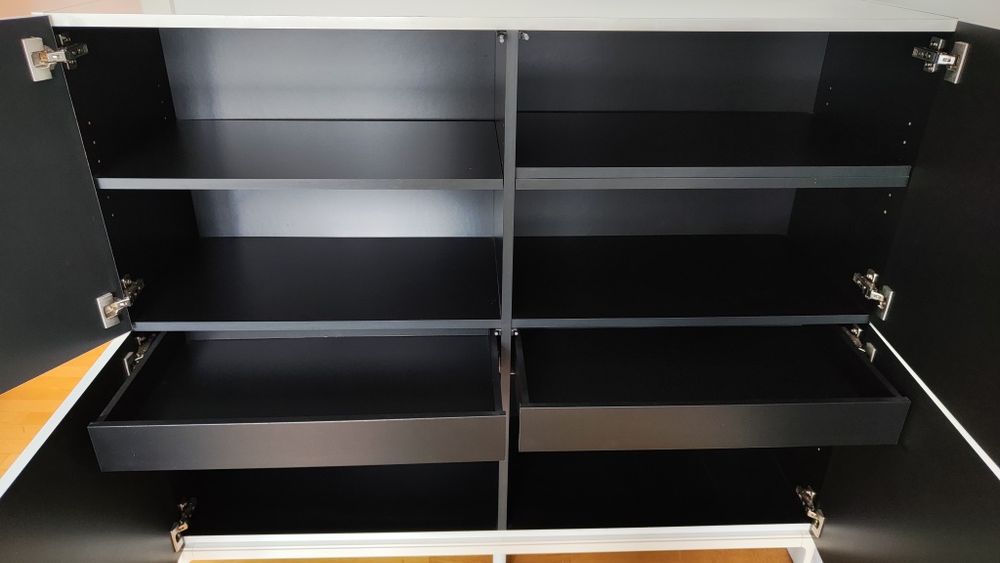 Biała szafka komoda