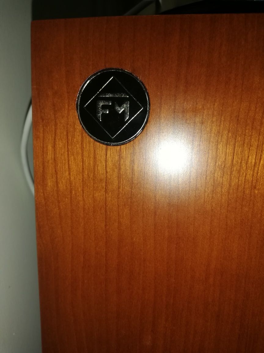 Cama e mesinhas de cabeceira