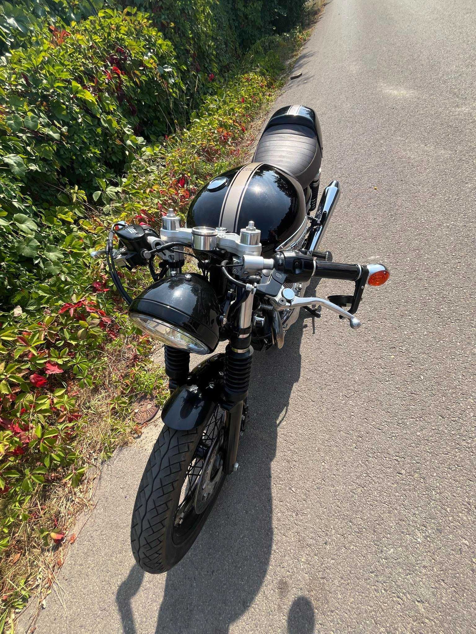 Triumph Thruxton Custom Cafe Racer