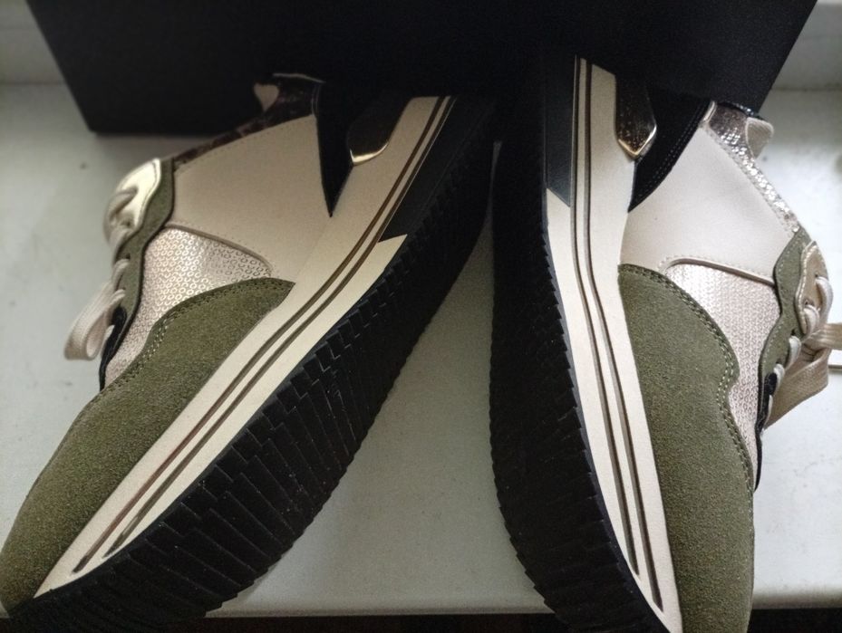 Нові !Кросівки розмір 40 остання пара