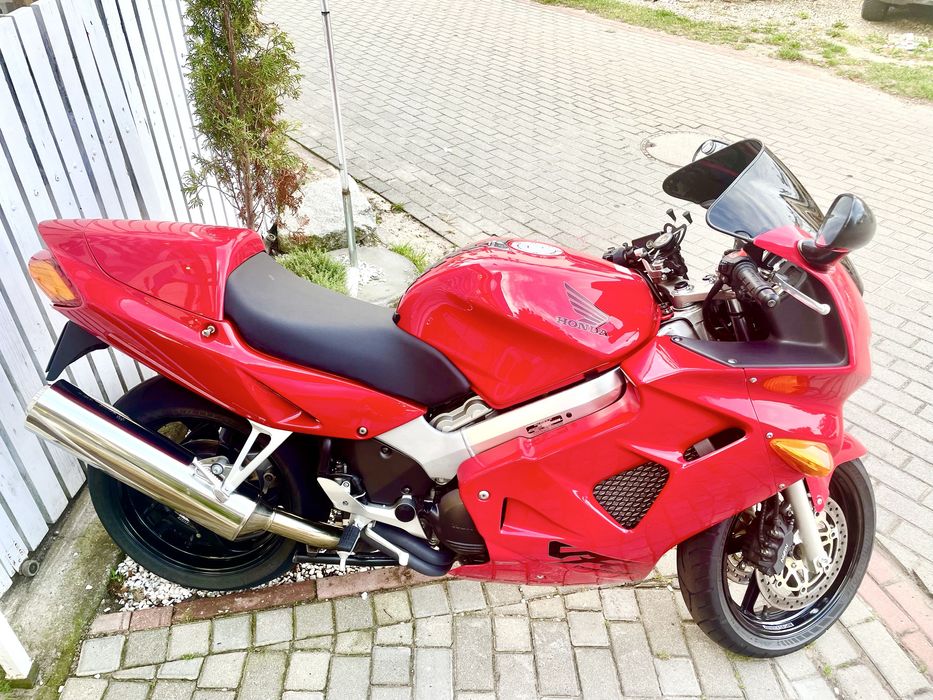VFR 800 fi rc 46 98r 11900km przebiegu stan fabryczny