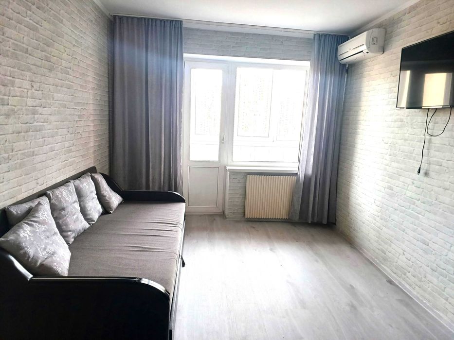 Продам 1 к Коперника 10 ремонт меблі техніка газ центр метро