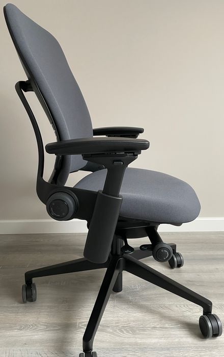 Fotel biurowy ergonomiczny Steelcase Leap v2 - prawie nowy