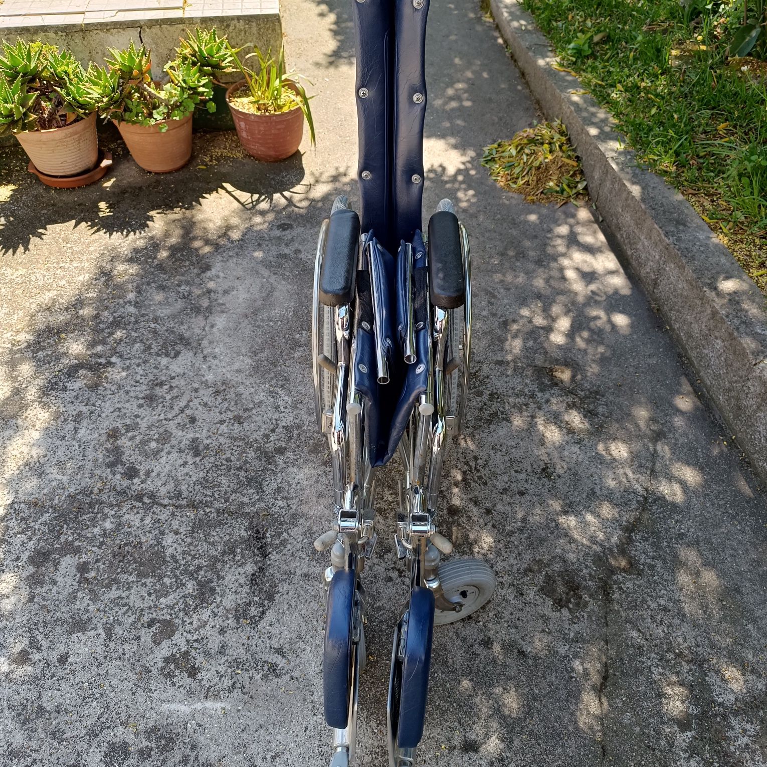 Cadeira de rodas Fabriorto com suspensao