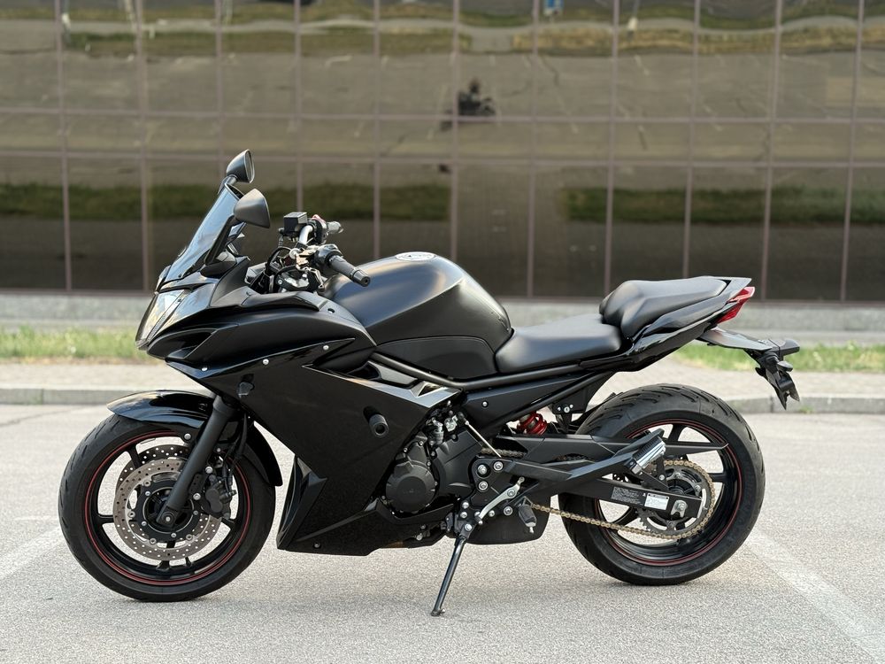 Yamaha FZ6R Black