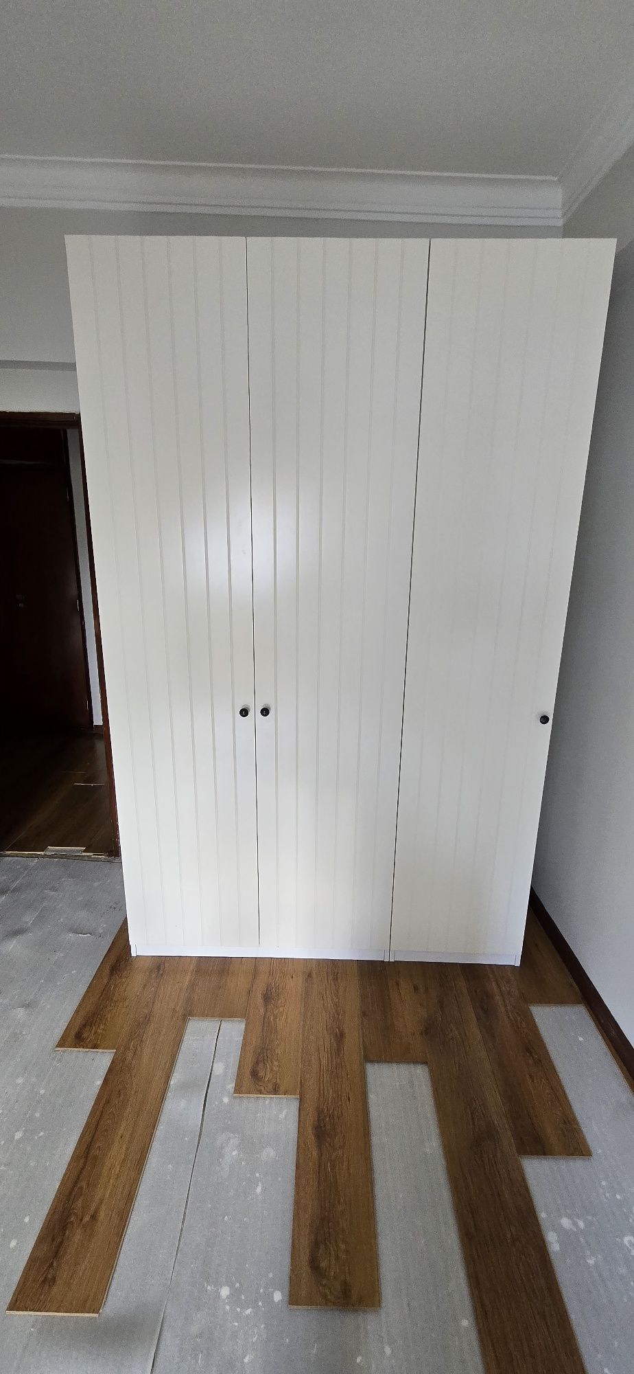 Roupero ikea  com bastante arrumação