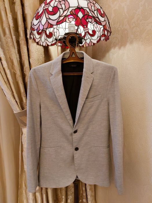 Пиджаки Zara серый и чёрный.