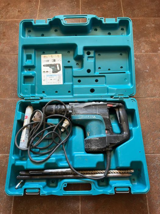 Перфоратор Makita HR4001C
