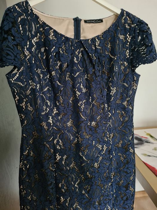 Granatowa, koronkowa sukienka Swing,44