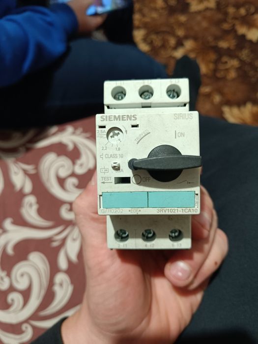 Автомат захисту двигуна